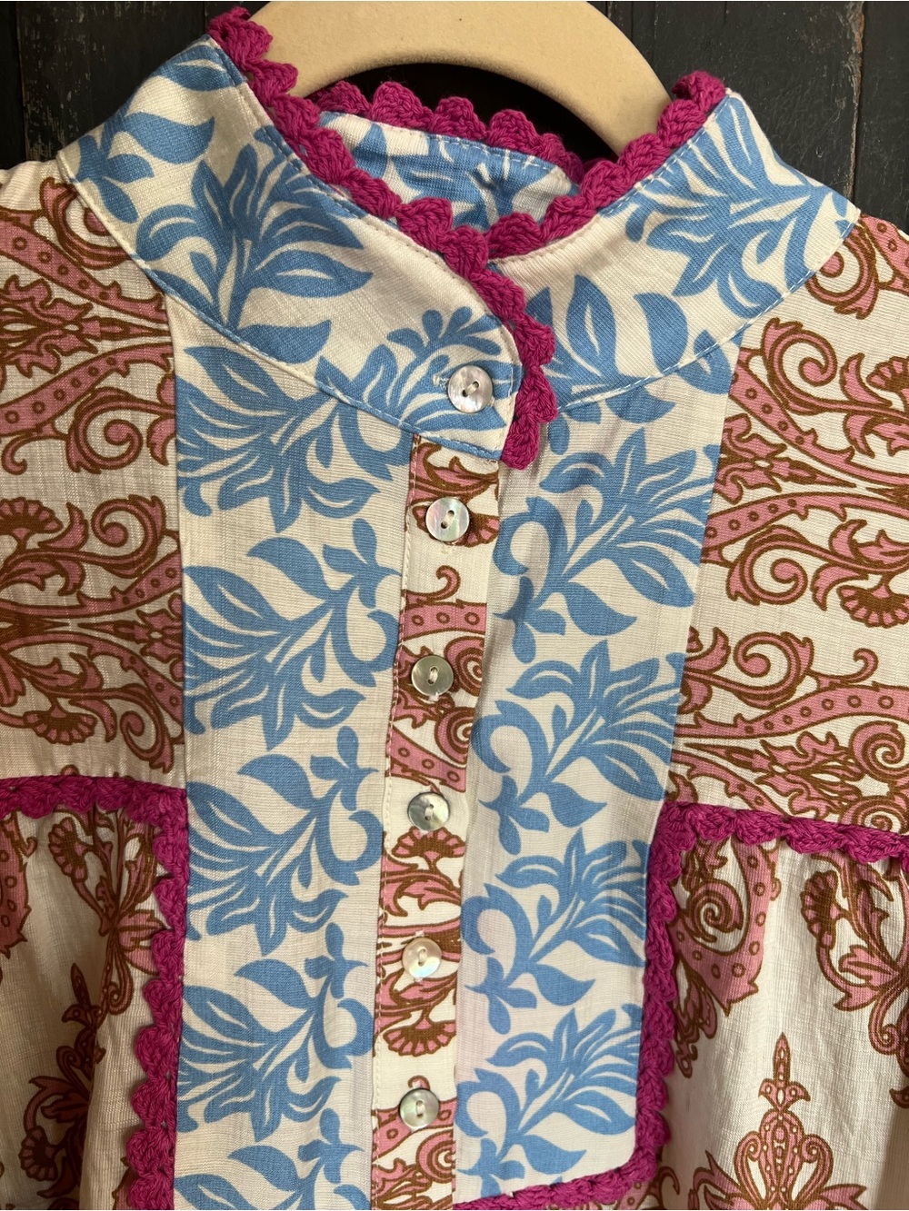 THML Collier Cream Blouse with Blue Floral and Pink Trim. Sz M NWT - Picture 3 of 10